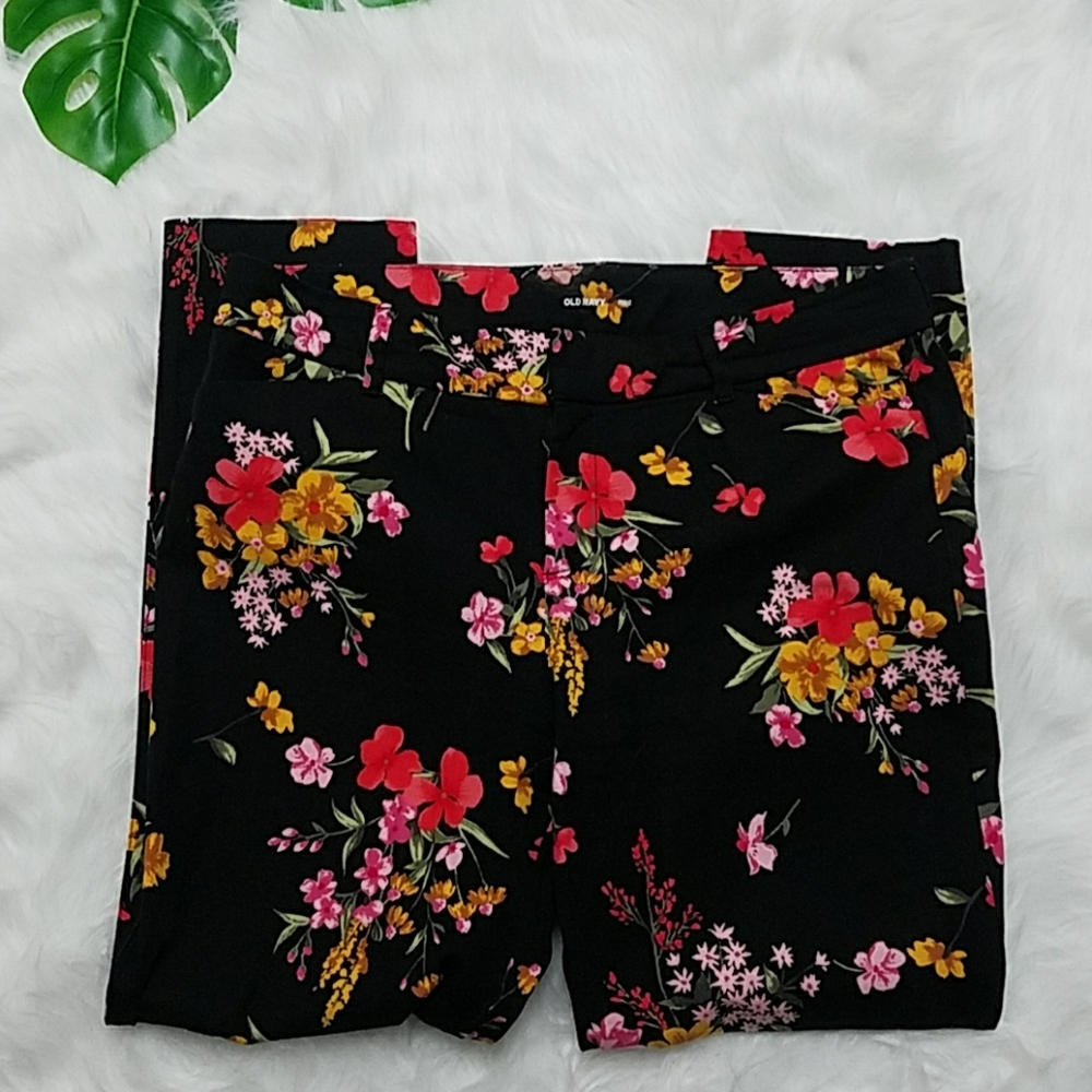 OLD NAVY CROPPED/CAPRI PANT